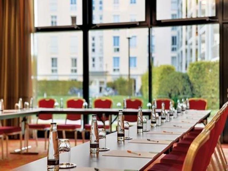 Courtyard Ost Hotel 4*